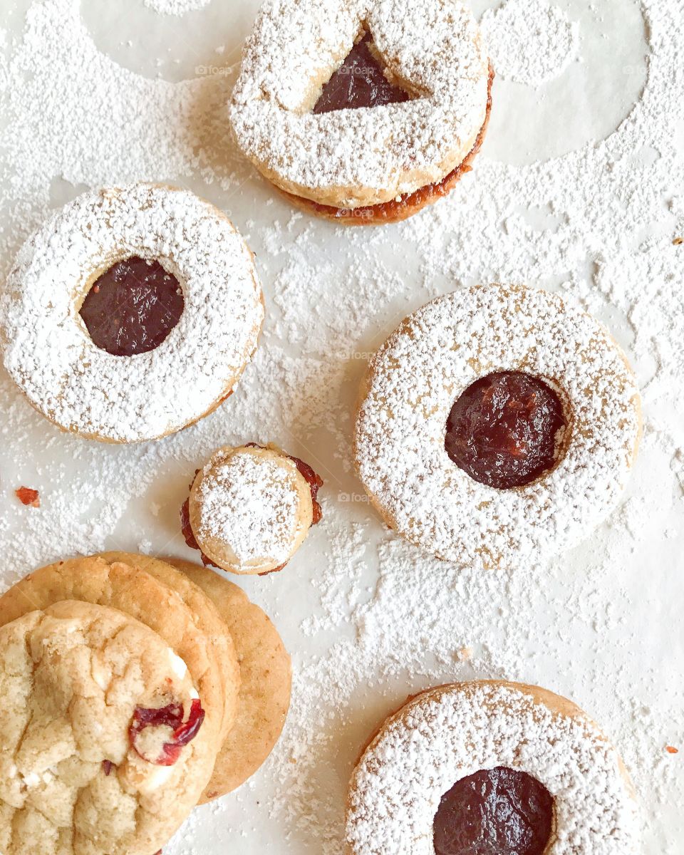 Linzer cookies are the classic holiday treats. Everyone's favorite cookie. 