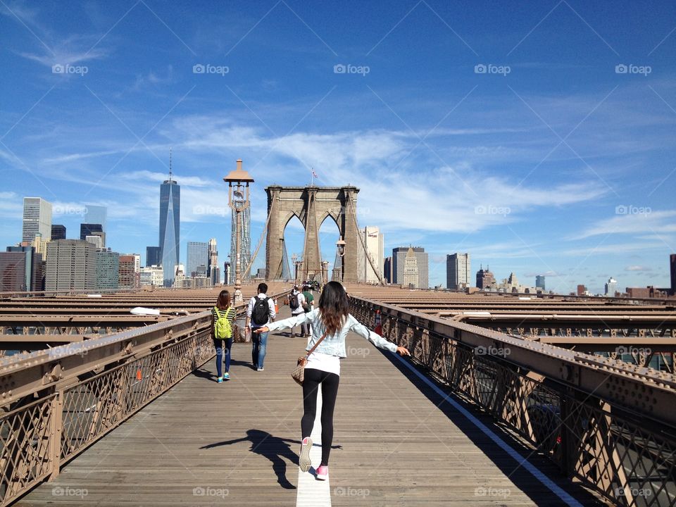 Brooklin bridge full of happy people