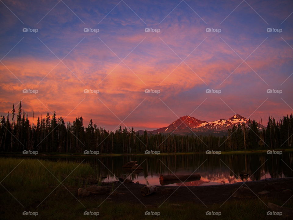 Sunset over Scott Lake and the Three Sisters in the Cascade Mountain Range in Oregon. 