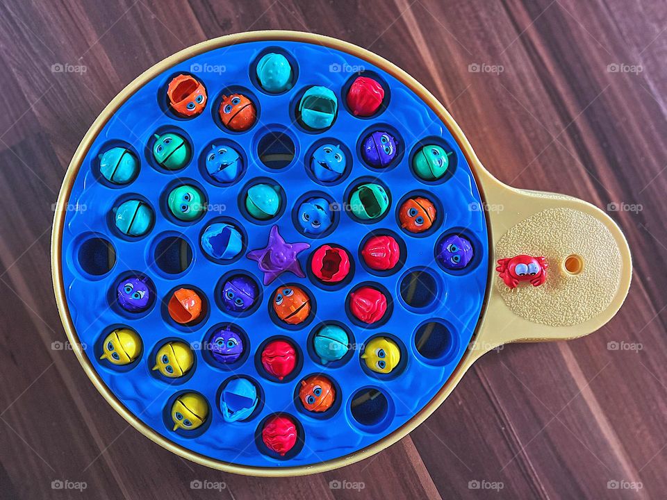 Circular board game, gone fishin’ game, playing games with toddlers, circles in every day life, circle games, family time playing games, fishing game, playing a fishing game with kids, fun games played at home with children, geometric shapes 