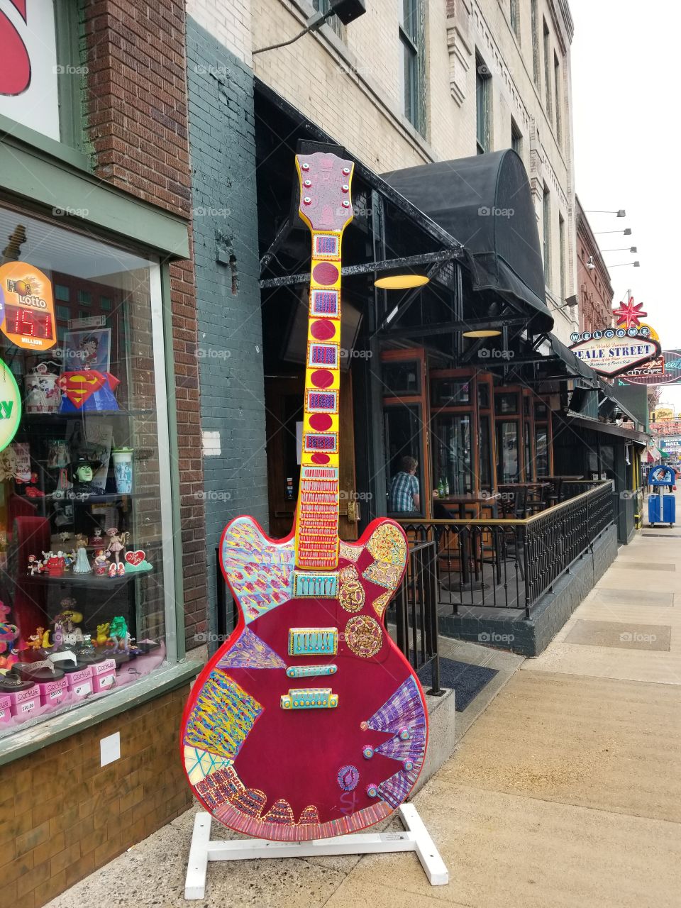 Another cool giant guitar on beale street