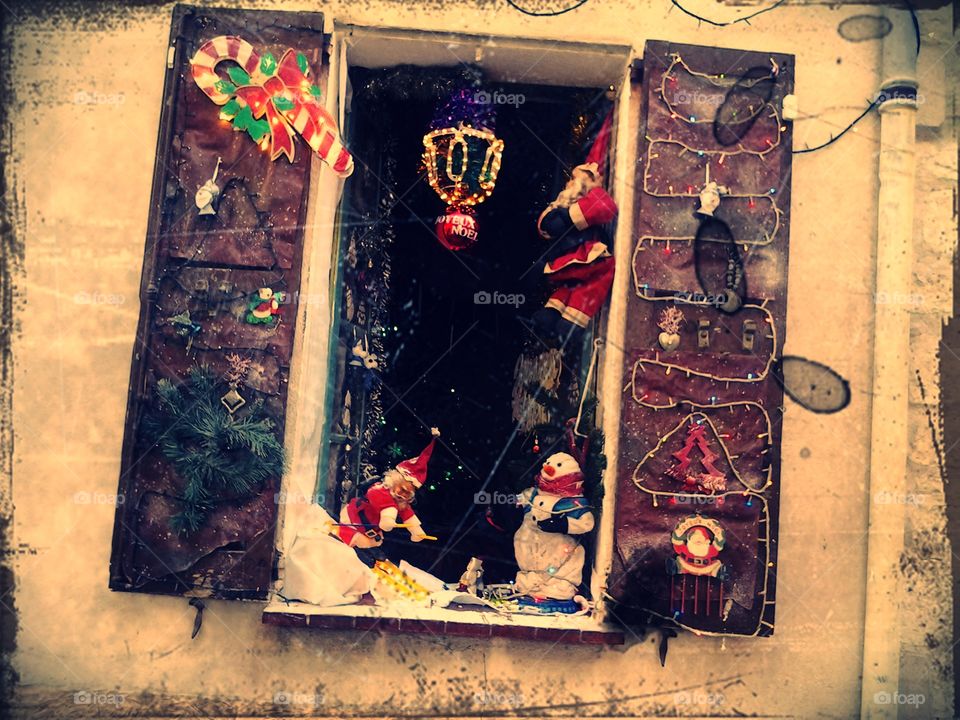 Window showing the christmas