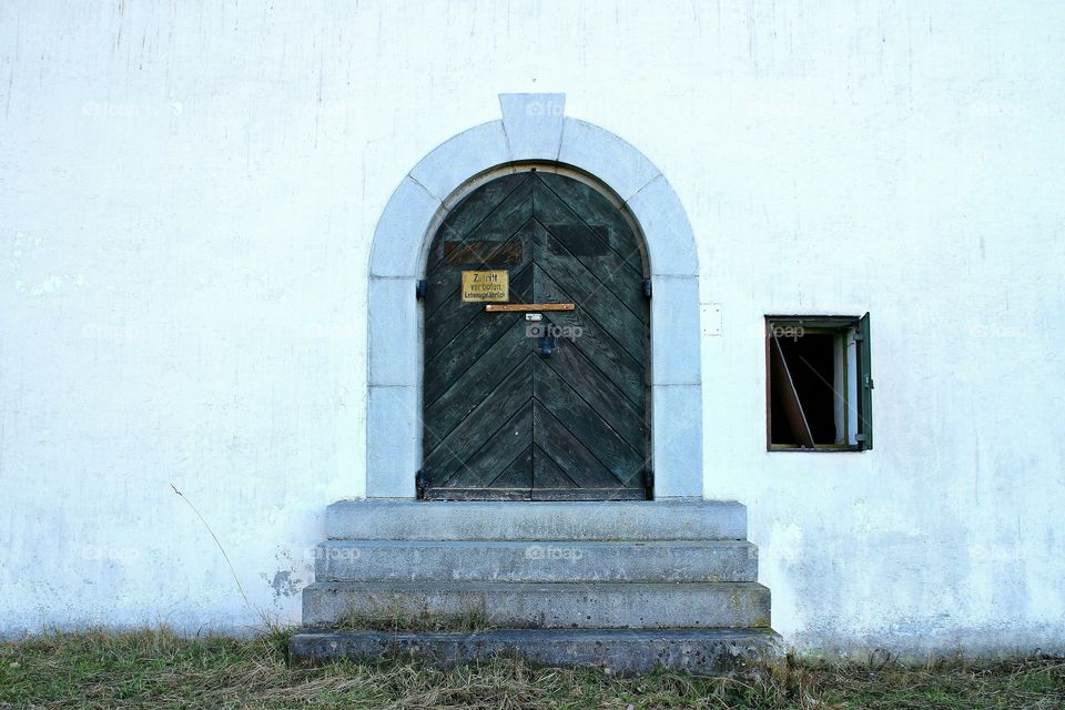 Round Door