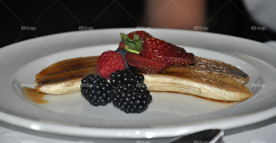 banana with strawberry and blackberry