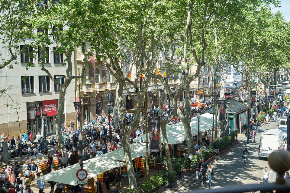 Las Ramblas el Dia de Sant Jordi