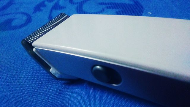 Men shaving racer