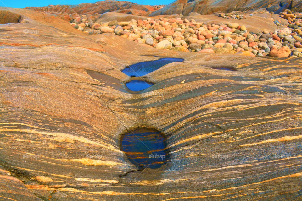 Vattenpölar vid havet
