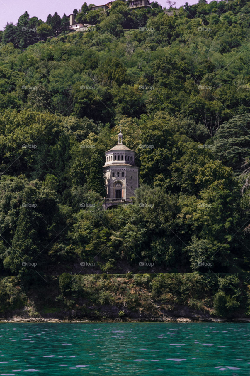 Lago Como no norte da Itália é um lugar lindo para se conhecer na Europa, com paisagens incríveis!