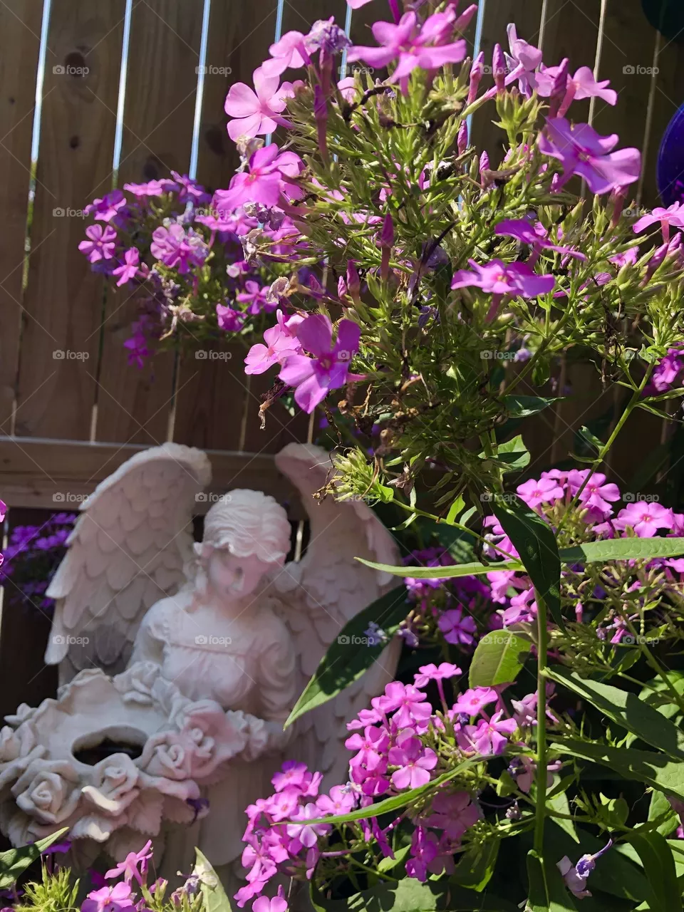 Angel garden ornament with pretty flowers 🌸