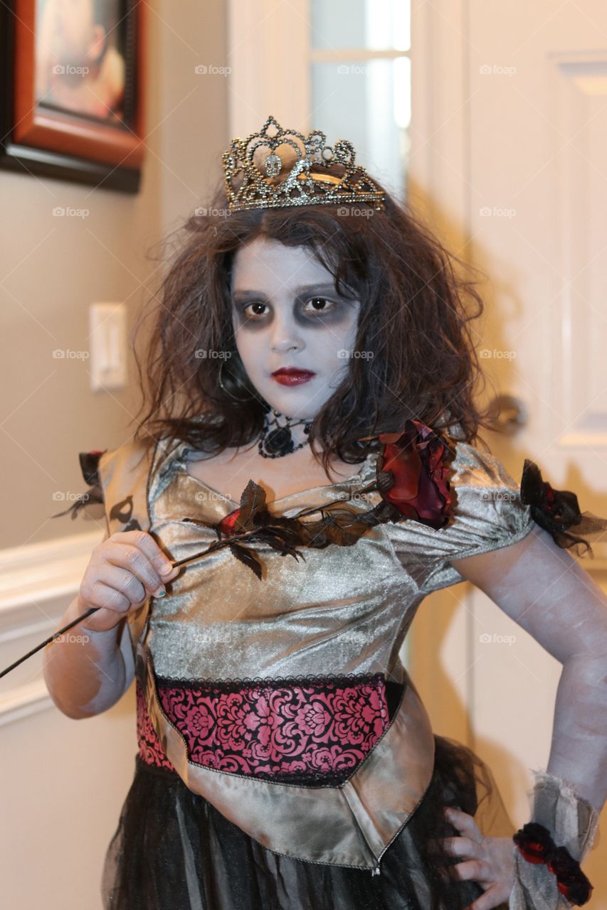 Halloween zombie prom queen 