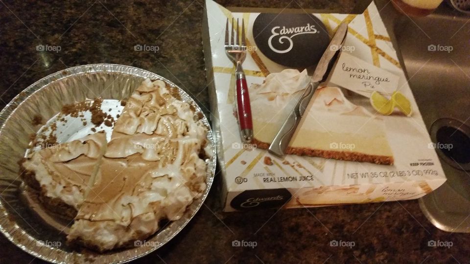 EDWARDS  LEMON MERINGUE PIE!