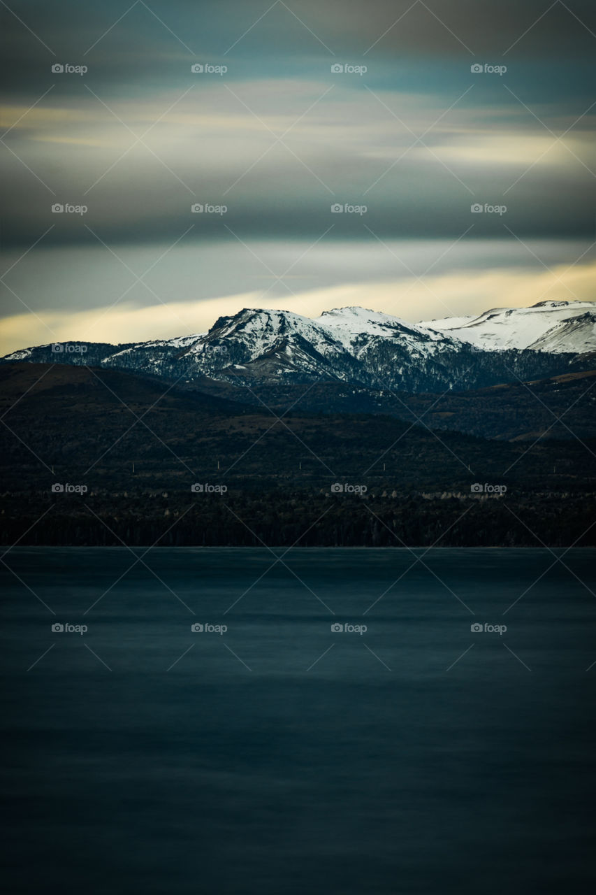 Un hermoso anochecer... 
Hora Azul en un día nublado. 
Instagram @pamroblesspace