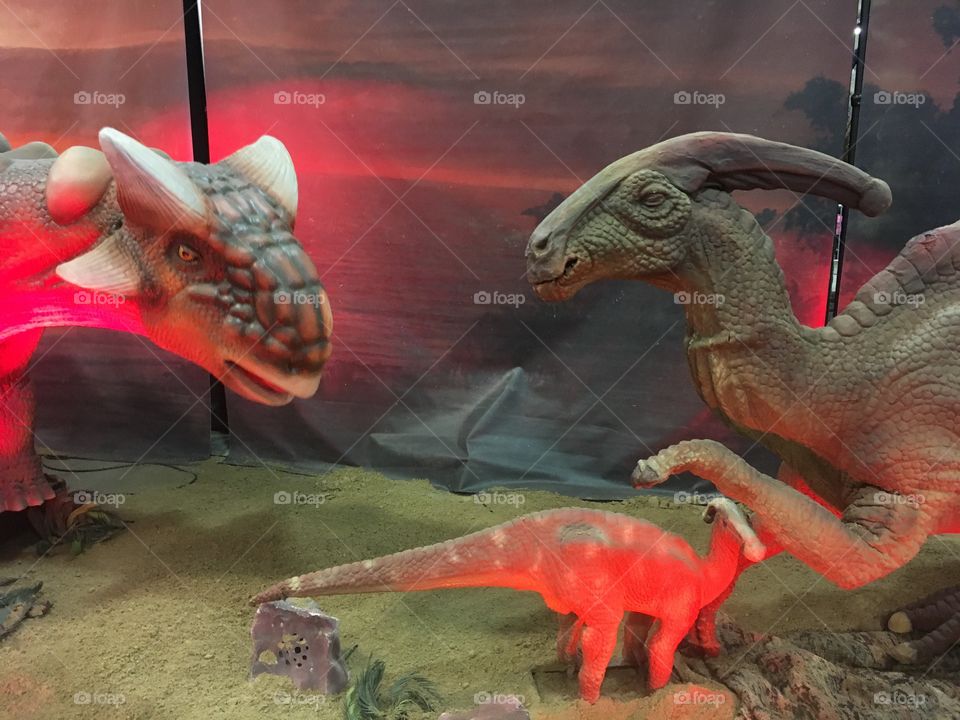 Indoor robot dinosaur display 