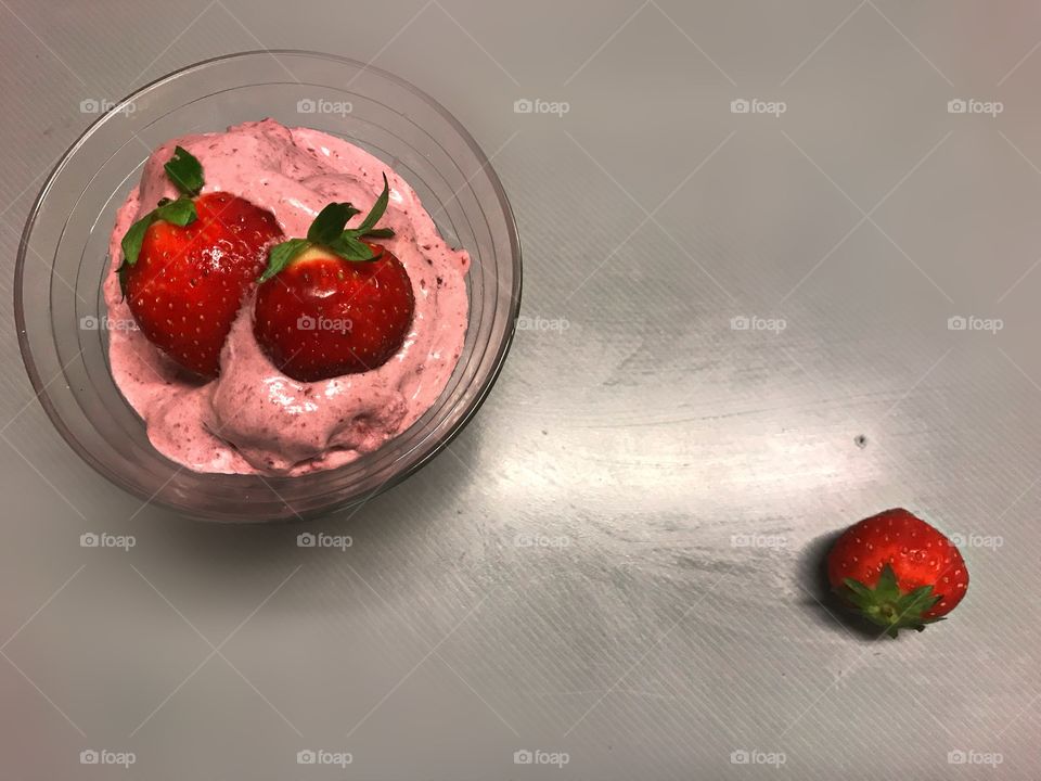 Strawberry mousse 