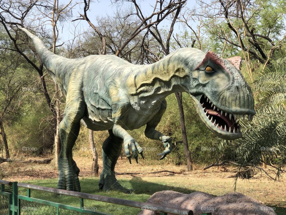 Dinosaur Statue 