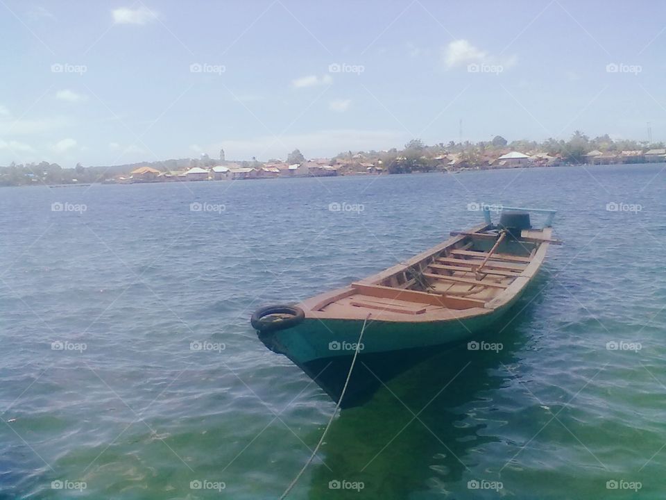 Traditional transportations system. 
Small Boat. 
#Wonderfull_Seascape