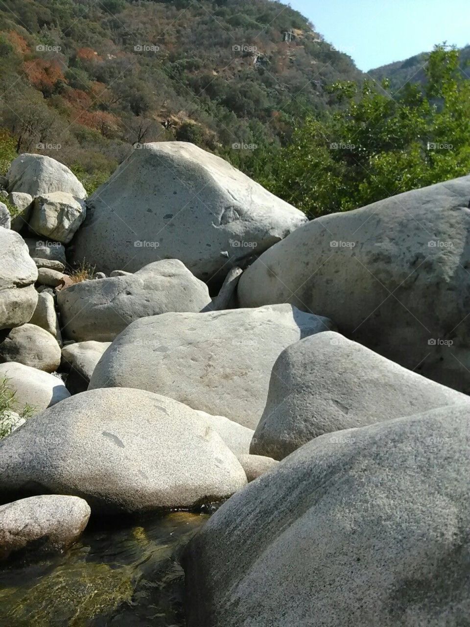 

Rocas en el río
