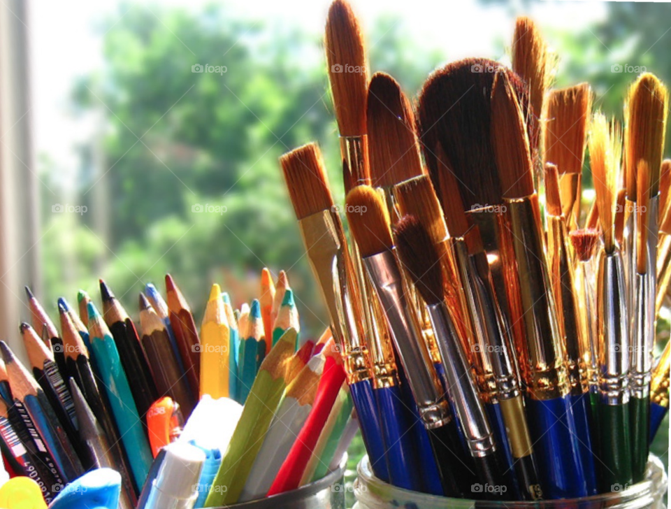 Sketching pencils and paint brushes for art supplies.