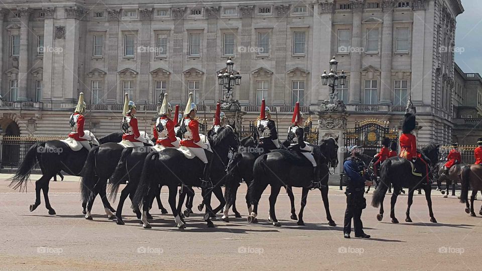 Palacio de Buckingham.... Guarda real... Cavalaria....