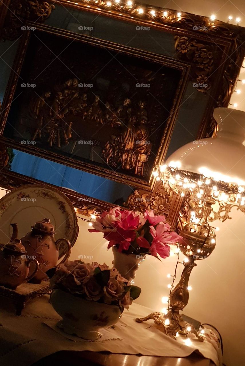 Luzes de natal, Santa Ceia, porcelanas e flores