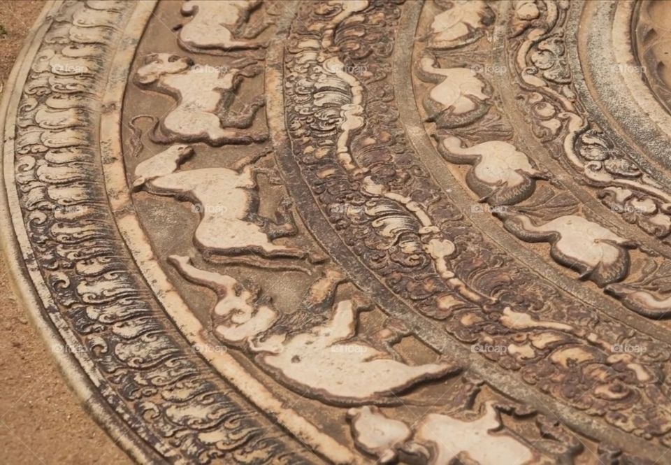 Sadakada pahana#"moonstone