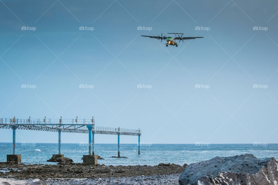 Approaching prop plane