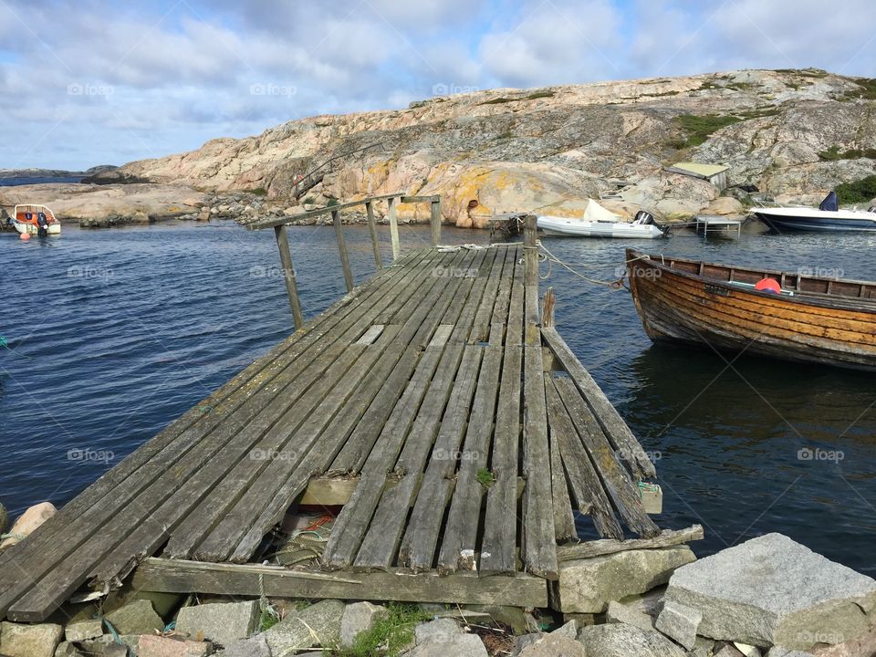 Old jetty, old boat