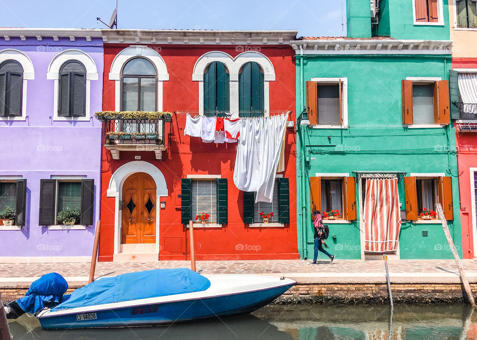 Ahhh Burano! The village of colour! Spreading happiness and colourfull life to anyone stepping their feet on this beautiful island. A very calming island. Don’t skip the tasty pizza for a taste of italy