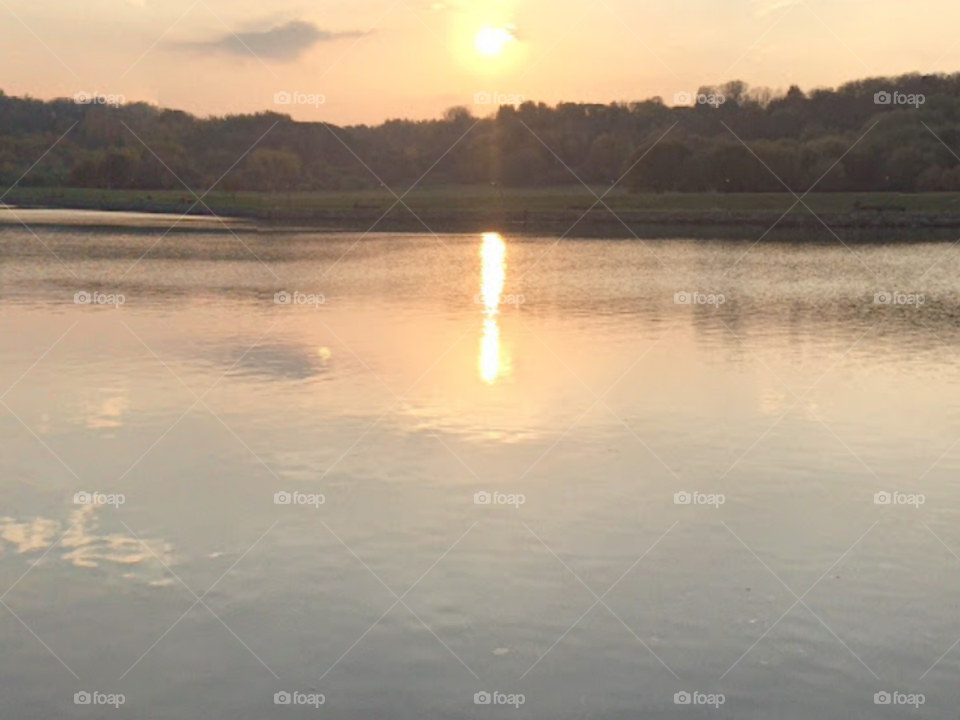 Закат над рекой