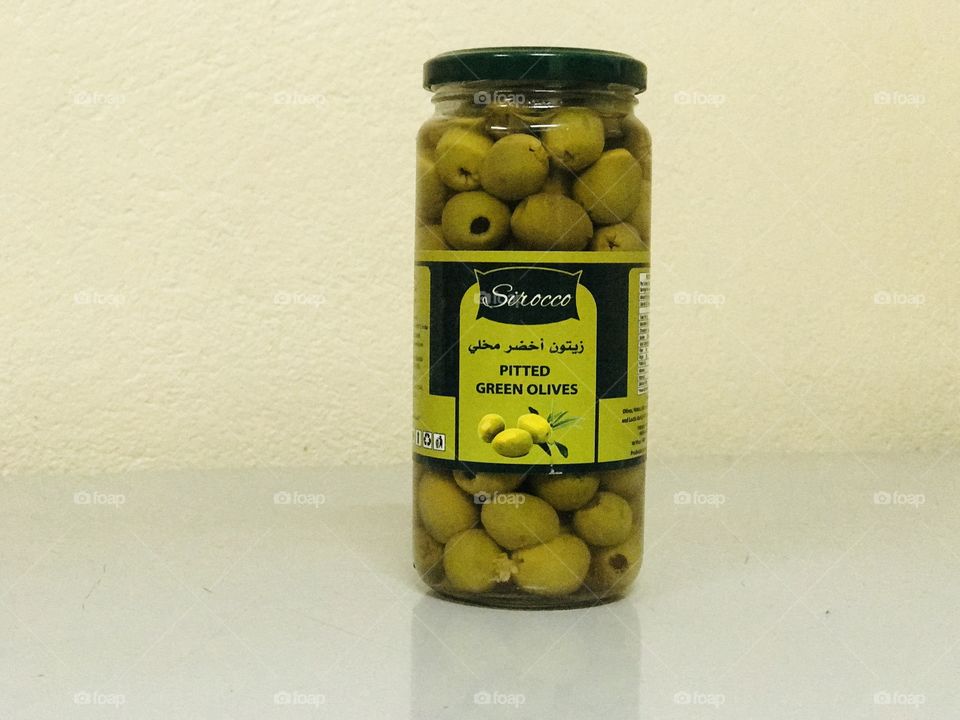 Pitted green olives 