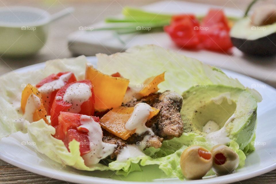 Lettuce wrap with grilled chicken, avocado, tomato, bell pepper, green onion, and creamy aioli sauce!