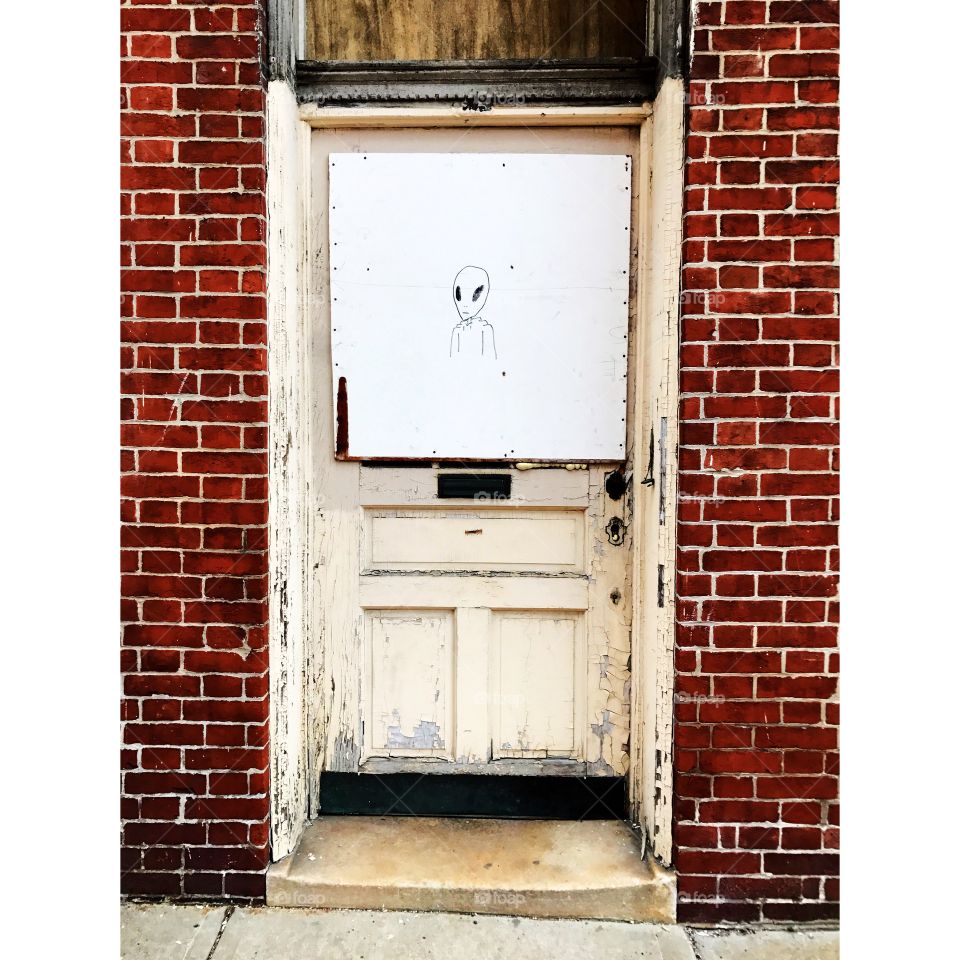  Alien door