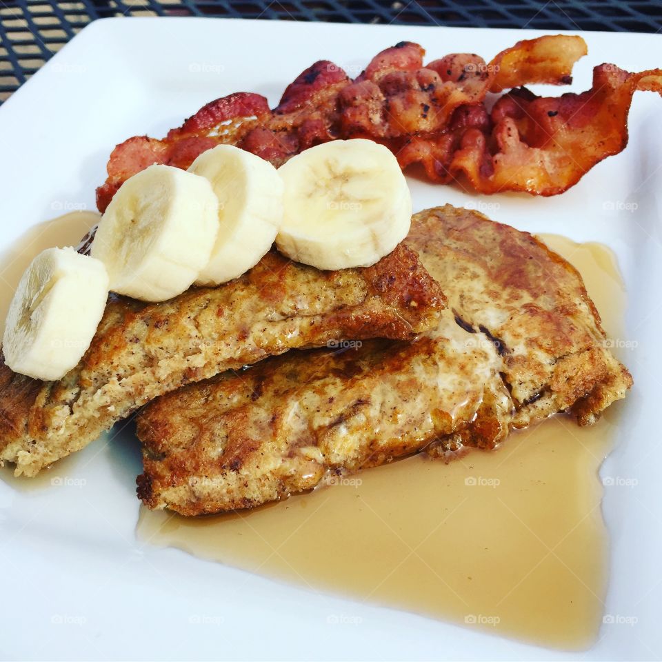 Let’s mix it up! Banana and cinnamon flavored French toast topped with real butter, syrup and fresh sliced bananas. A side of crunchy bacon to come the dish!