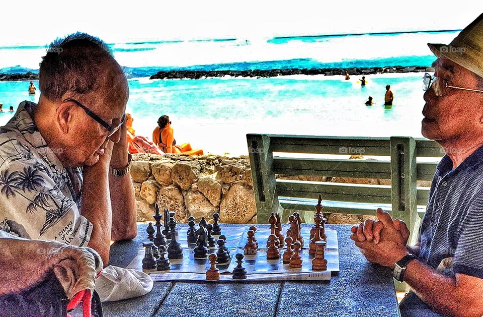 Chess players in Waikiki