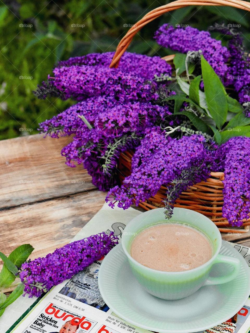 Flowers, cofee and it is still summer, I am in love with all of these..