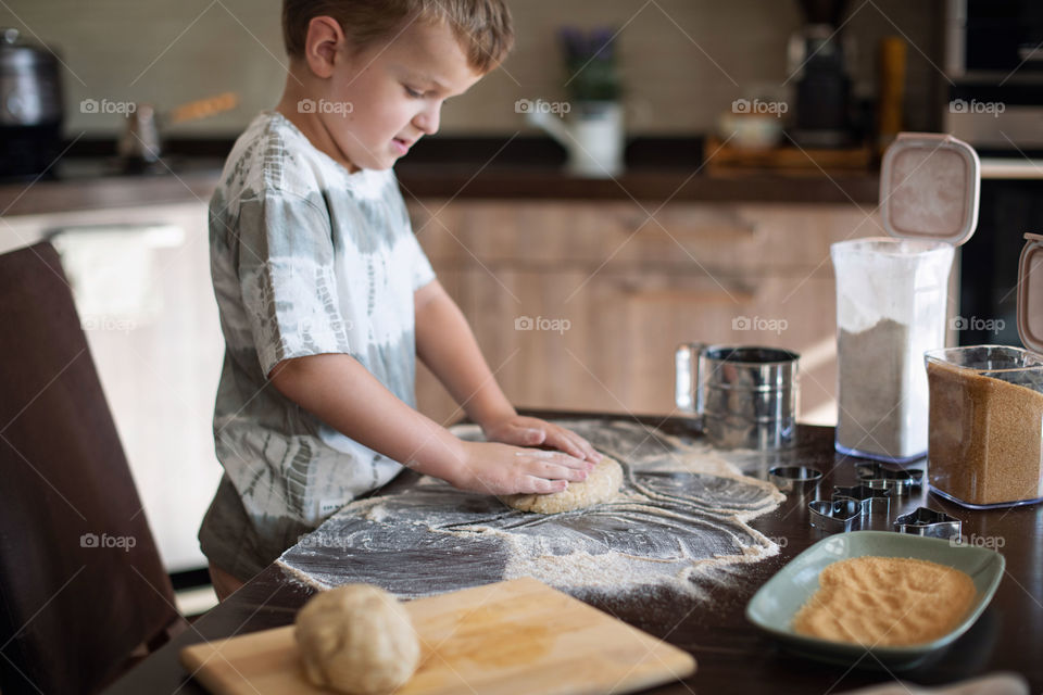 Cooking Curd cookies 
Dough: сottage cheese 200 grams, butter 100 gr, flour 1.5 cups, sugar 100 gr, baking powder 1 teaspoon, vanillin.
Mix all togeather, put in the frige for 1 hour, then make cookies and bake 15-20 at  180C