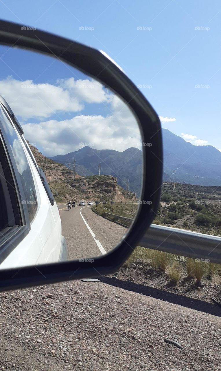 desde el espejo retrovisor lateral