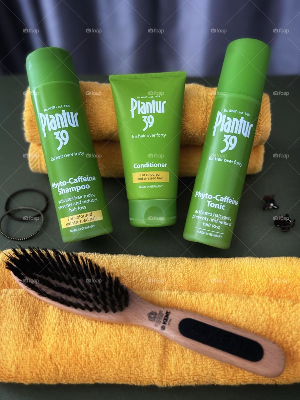 Great Plantur 39 set for hair over forty! Photo-Caffeine shampoo, conditioner and tonic. Activates hair roots, prevents and reduces hair loss. 