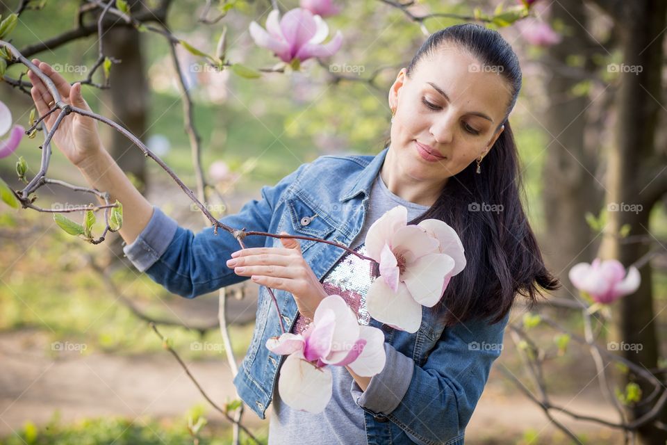 Women and flowers 