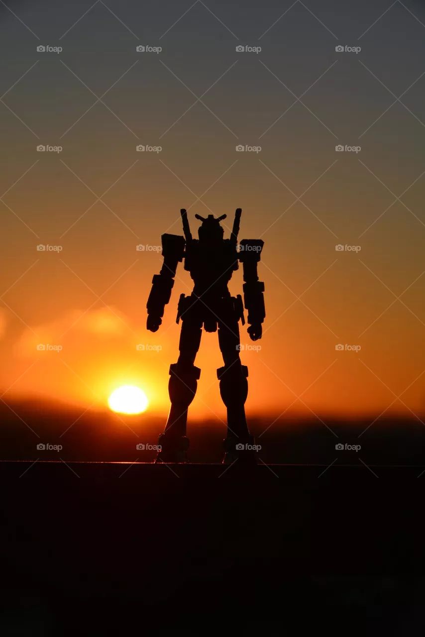silhouette of gundam 
