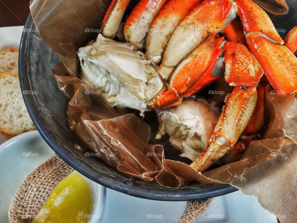 Fresh Crab Legs With Butter. Fresh Red Crab Legs
