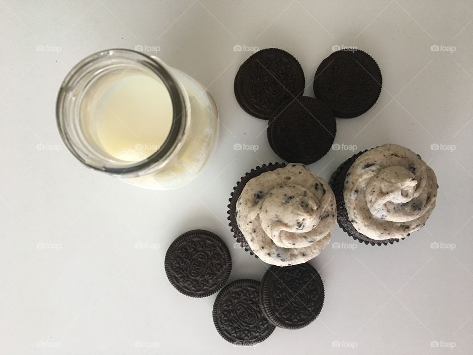 Chocolate Cupcakes with Oreo Buttercream Icing 