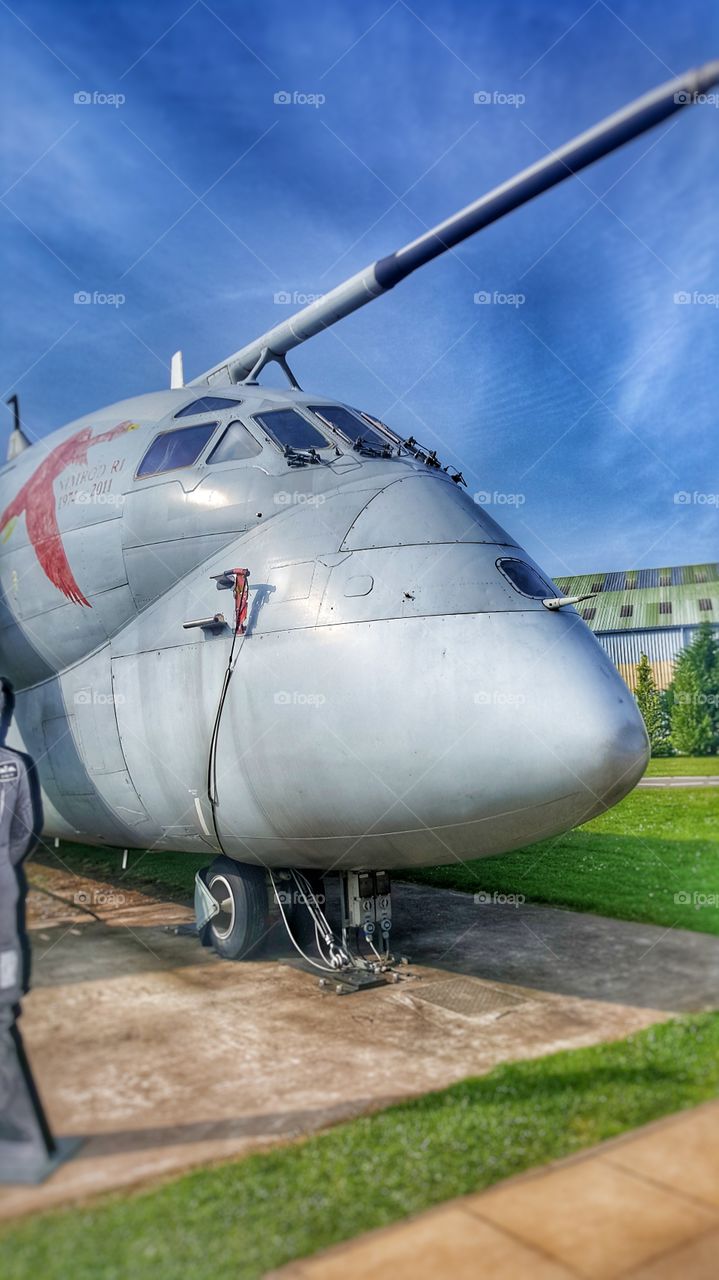 nimrod sadly sat there rotting away she was a beautiful outstanding aircraft when she was flying