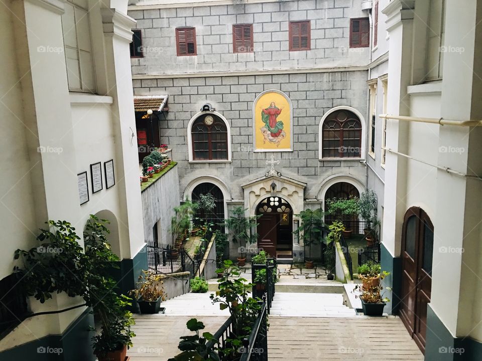 Церковь на улице Истикляль в Стамбуле