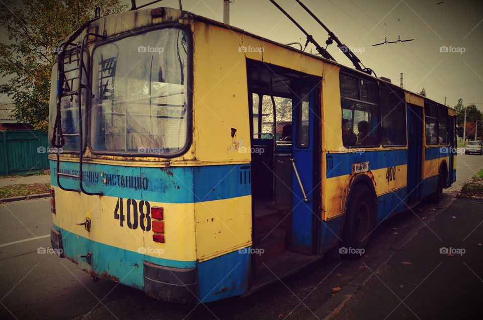 yellow blue bus transport by lanocheloca