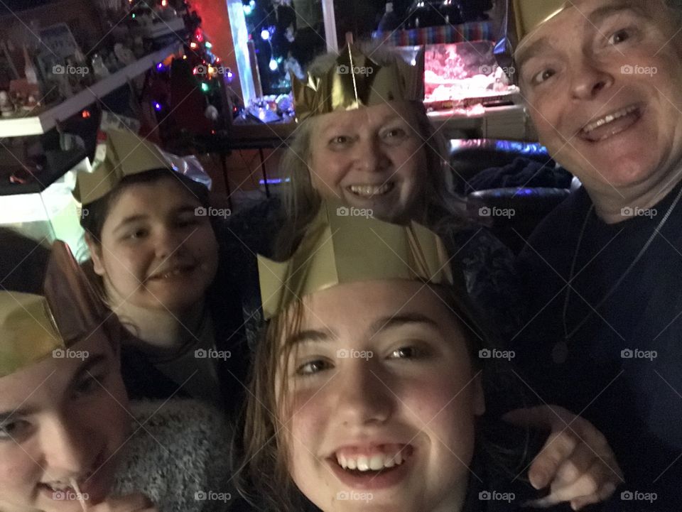 Christmas selfie! Freshly stuffed with a delicious turkey dinner, the family posed for a selfie complete with Christmas Cracker Crowns, shiny Christmas lights & sparkling smiles! Ho ho ho! 🎄