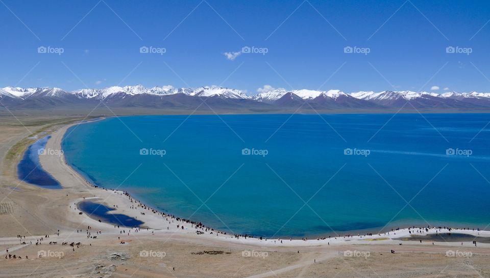 Tibetan lakeside view 