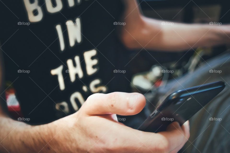 90's kids born with a phone in their hands