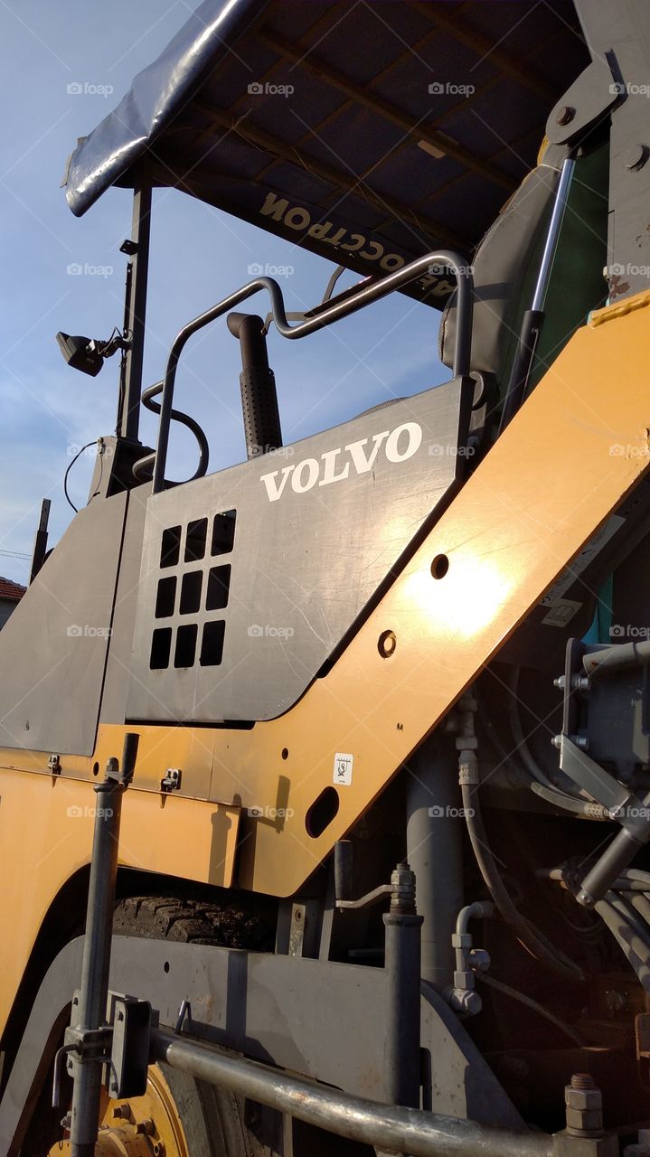 Volvo asphalt making machine