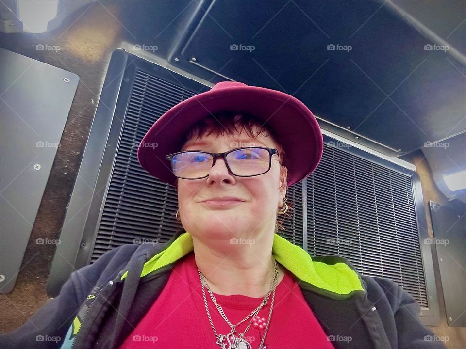 This is me, „Petra Schiller“ a.k.a. „Maxine Firefox“ a.k.a. „Maximiliane Feuerfuchs“ riding the „B43“ bus to „Bushwick“ from „Greenpoint“, Brooklyn at „Newtown Creek“ by the „Pulaski Bridge“. 2023. Hypnotic Productions